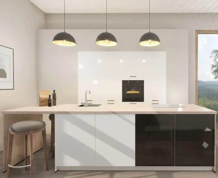 Luxuriöse kiintokalustekeittiö mit hochglänzenden ovet der Serie Idea in alppivalkoinen. Die spiegelnden weißen korkeat kaapit und die glänzende keittiöninsel reflektieren das Licht und bilden einen edlen Kontrast zu den schwarzen Design-ovet.